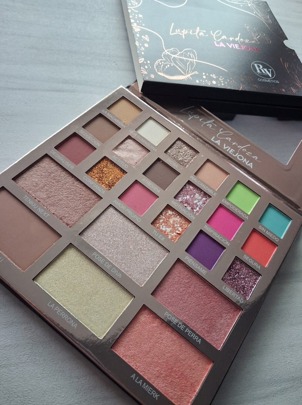 Eyeshadow & Face Palette - Multi-Color